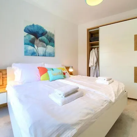Wellness Villa- Four Bedroom With Swimming Pool *