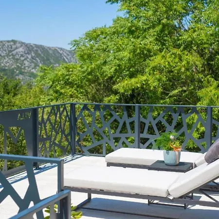 Vila Wellness Villa- Four Bedroom With Swimming Pool