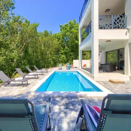 Wellness Villa- Four Bedroom With Swimming Pool Villa *