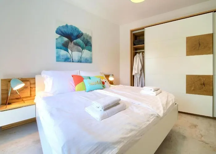 Wellness Villa- Four Bedroom With Swimming Pool *