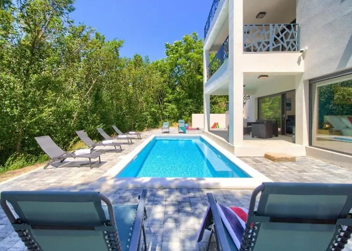 Wellness Villa- Four Bedroom With Swimming Pool Vila *