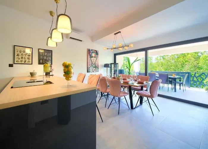Vila Wellness Villa- Four Bedroom With Swimming Pool *