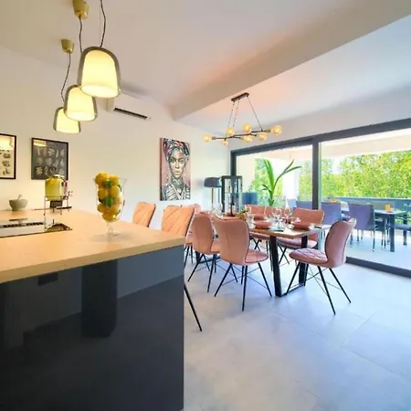 Villa Wellness Villa- Four Bedroom With Swimming Pool *