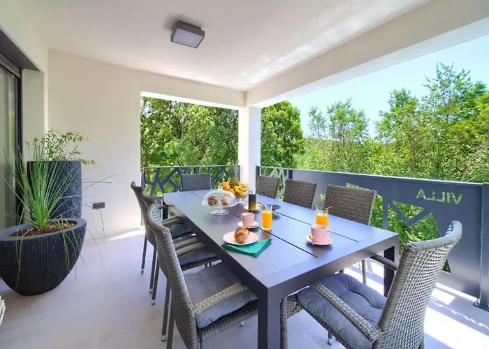 Wellness Villa- Four Bedroom With Swimming Pool Villa *